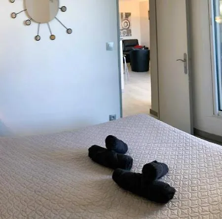 Le Rouge Et Le Noir 45 M2 Sur Coursives Gde Terrasse Port Nature Naturiste * 아그