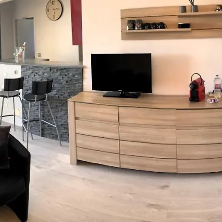 Le Rouge Et Le Noir 45 M2 Sur Coursives Gde Terrasse Port Nature Naturiste 아파트