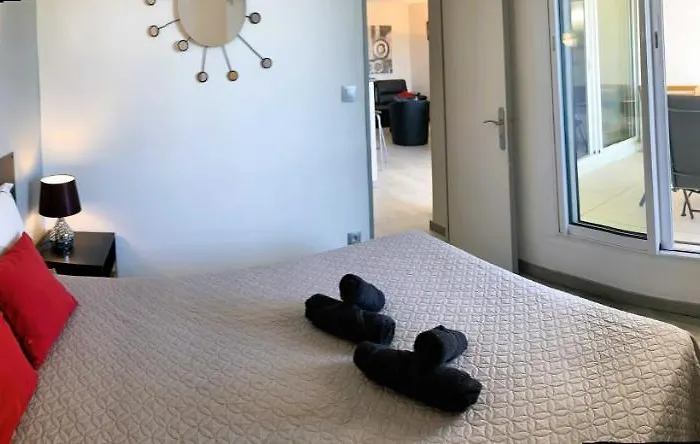 Le Rouge Et Le Noir 45 M2 Sur Coursives Gde Terrasse Port Nature Naturiste * Agde