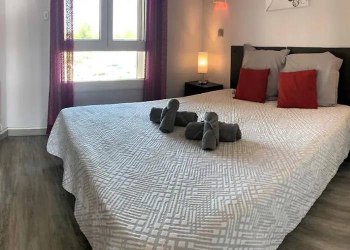 Le Rouge Et Le Noir 45 M2 Sur Coursives Gde Terrasse Port Nature Naturiste * Agde