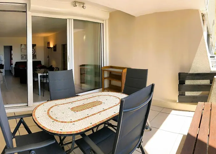 Le Rouge Et Le Noir 45 M2 Sur Coursives Gde Terrasse Port Nature Naturiste